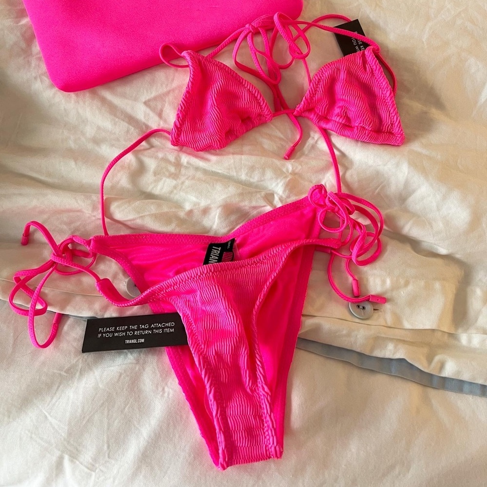 NWT TRIANGL NEON PINK BIKINI SET W BAG💘💘